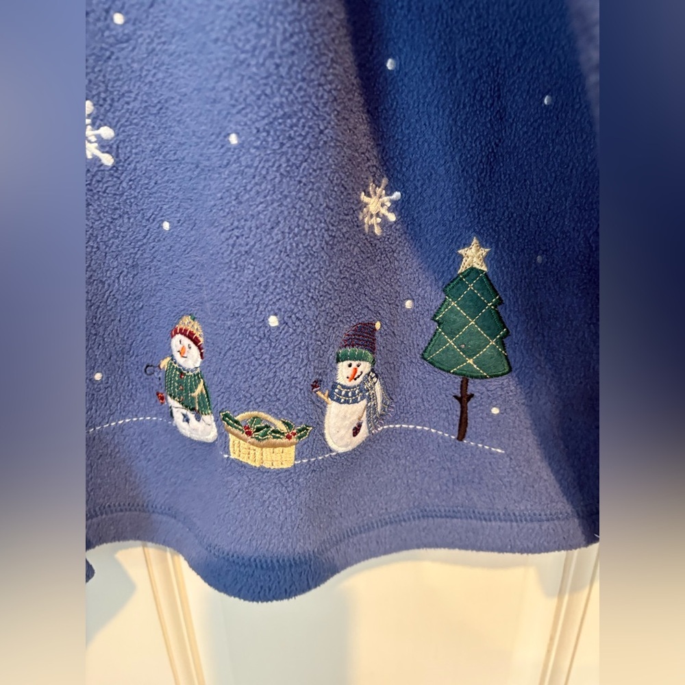 Vintage Fleece Cardigan with Embroidered Snowmen and Winter Scenery Snowflake - Picture 4 of 6